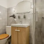 Charming 80m For 6 People With Garden Apartmán