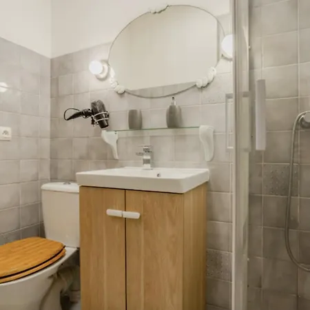 Charming 80m For 6 People With Garden Lejlighed
